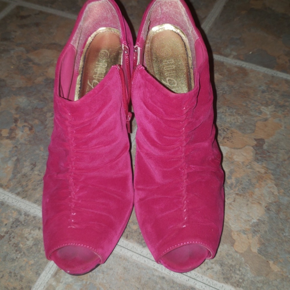 Fuchsia booties